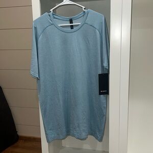 Men’s lululemon shirt